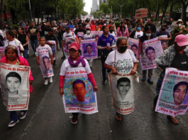 43-normalistas-de-Ayotzinapa-capturan-a-nueve-policías-municipales-y-estatales-de-Guerrero-scaled