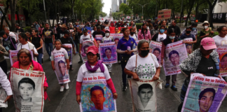 43-normalistas-de-Ayotzinapa-capturan-a-nueve-policías-municipales-y-estatales-de-Guerrero-scaled